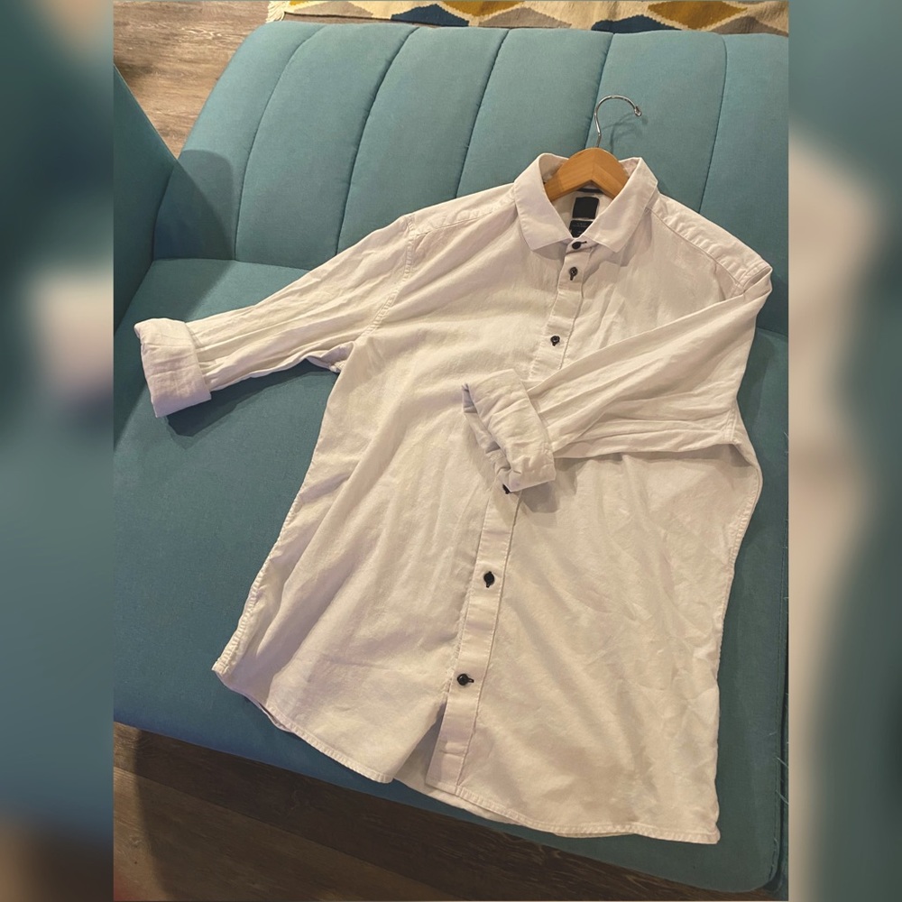 ⚪️⚫️ H&M Long Sleeved Button Up Shirt